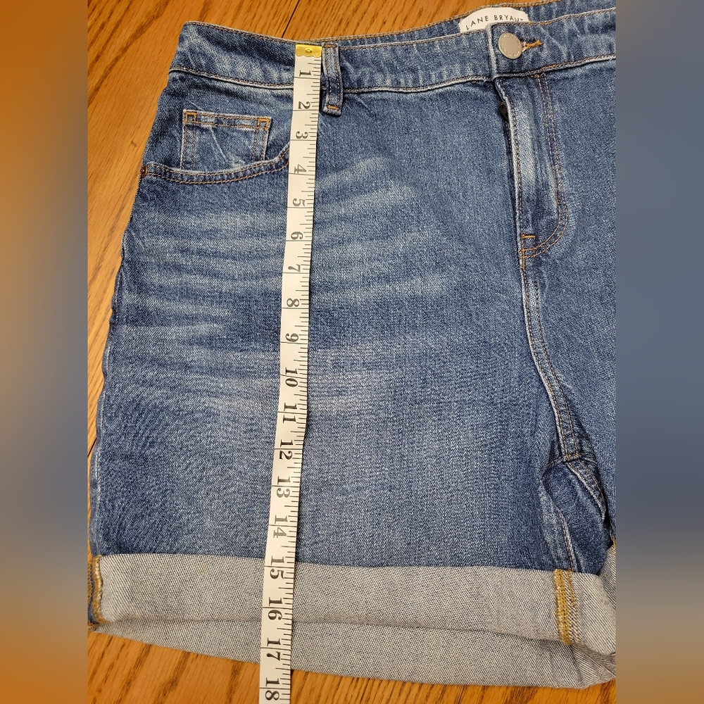 NWT Lane Bryant Size 16 Mid Rise Boyfriend Jean Shorts Medium Wash Cuffed Denim - Picture 9 of 13